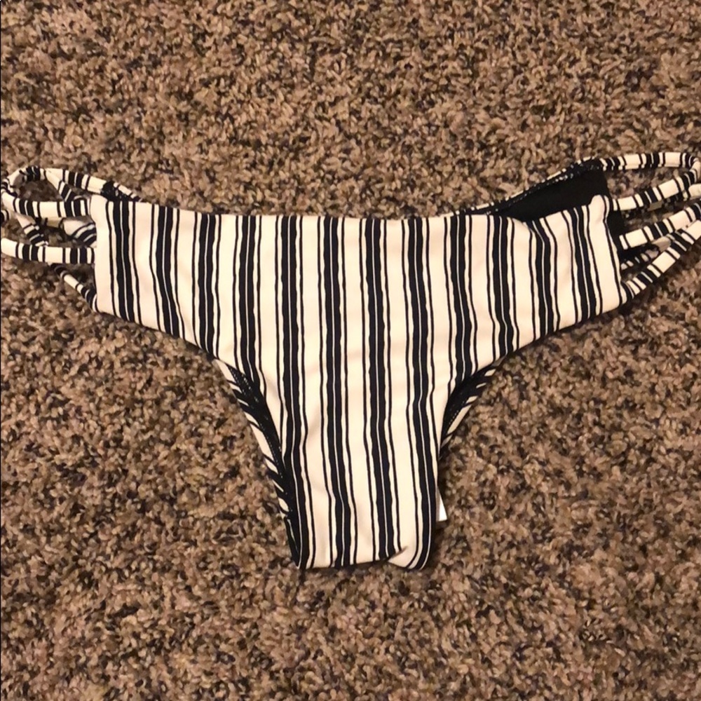 Billabong swimsuit bottoms
